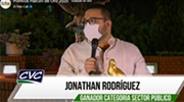 Egresado gana Halcón de Oro 2020